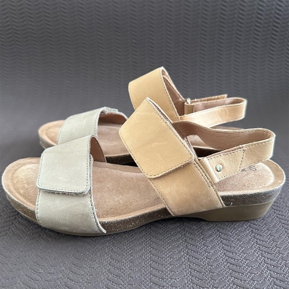 Supersoft by Diana Ferrari 100% Leather Two-Toned Tan Sandals Size 8C (wide) - Picture 1 of 5